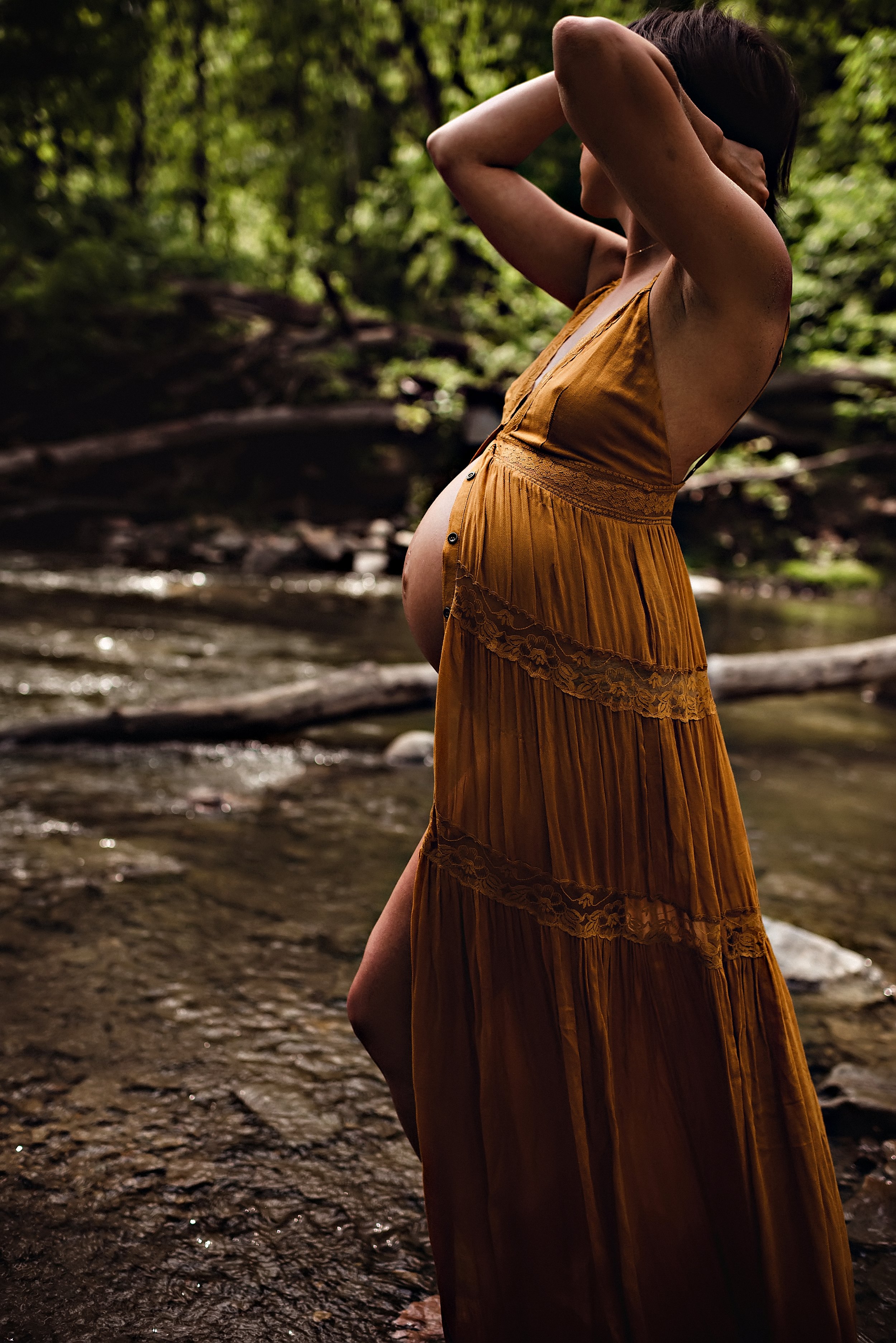 cleveland-ohio-maternity-boudoir-photographer-outdoor-creek-25.jpg