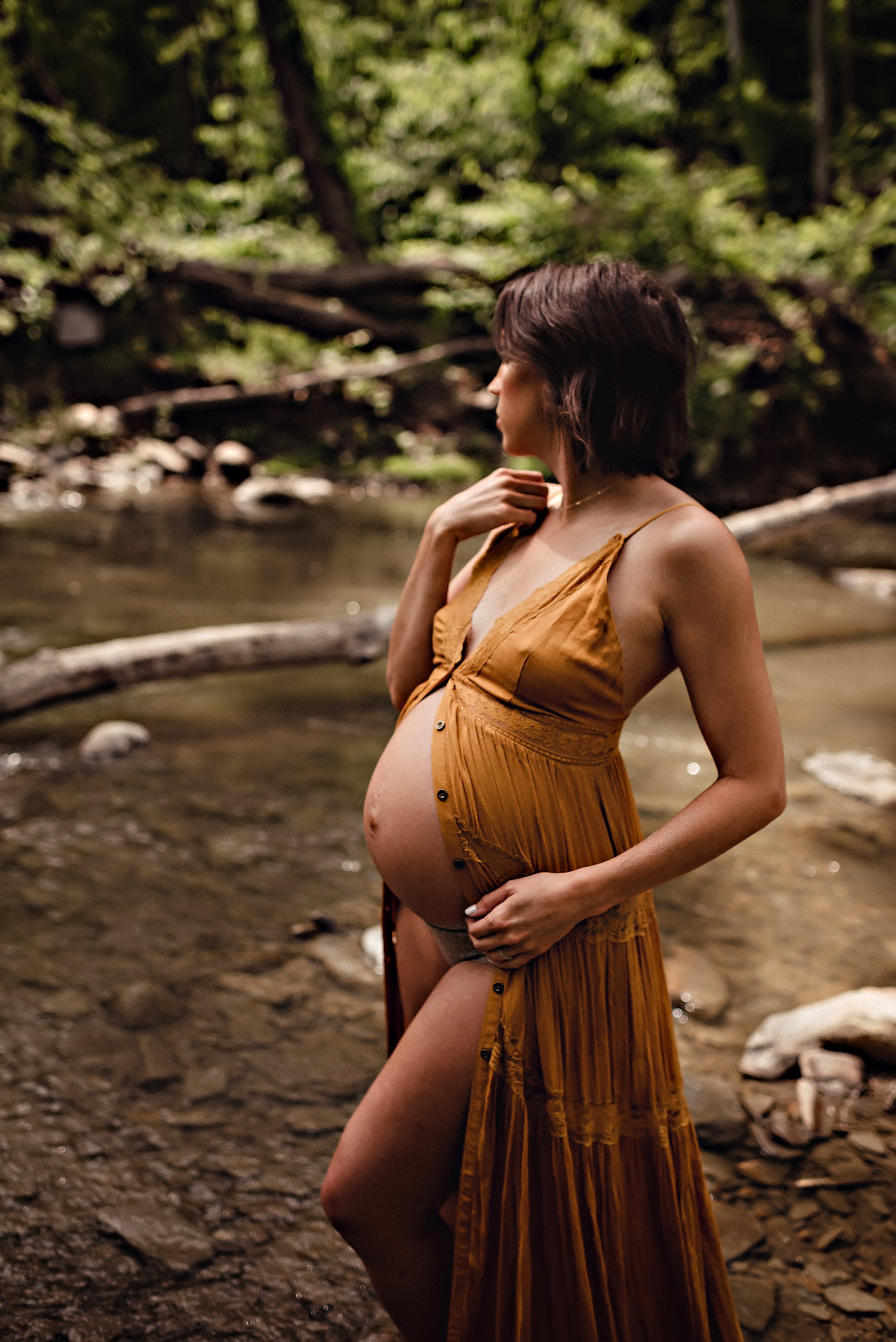 cleveland-ohio-maternity-boudoir-photographer-outdoor-creek-27.jpg