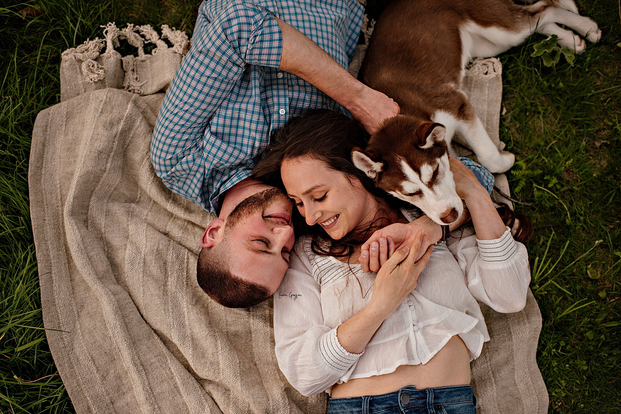 lauren-grayson-photography-akron-cleveland-ohio-couples-puppy-dog-photo-session-engagement-fields-sunet_0008.jpeg