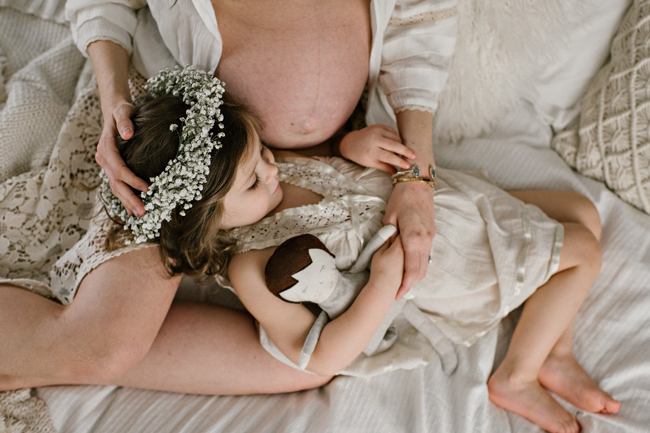 akron-ohio-maternity-boudoir-motherhood-studio-belly-pregnancy-photos-lauren-grayson