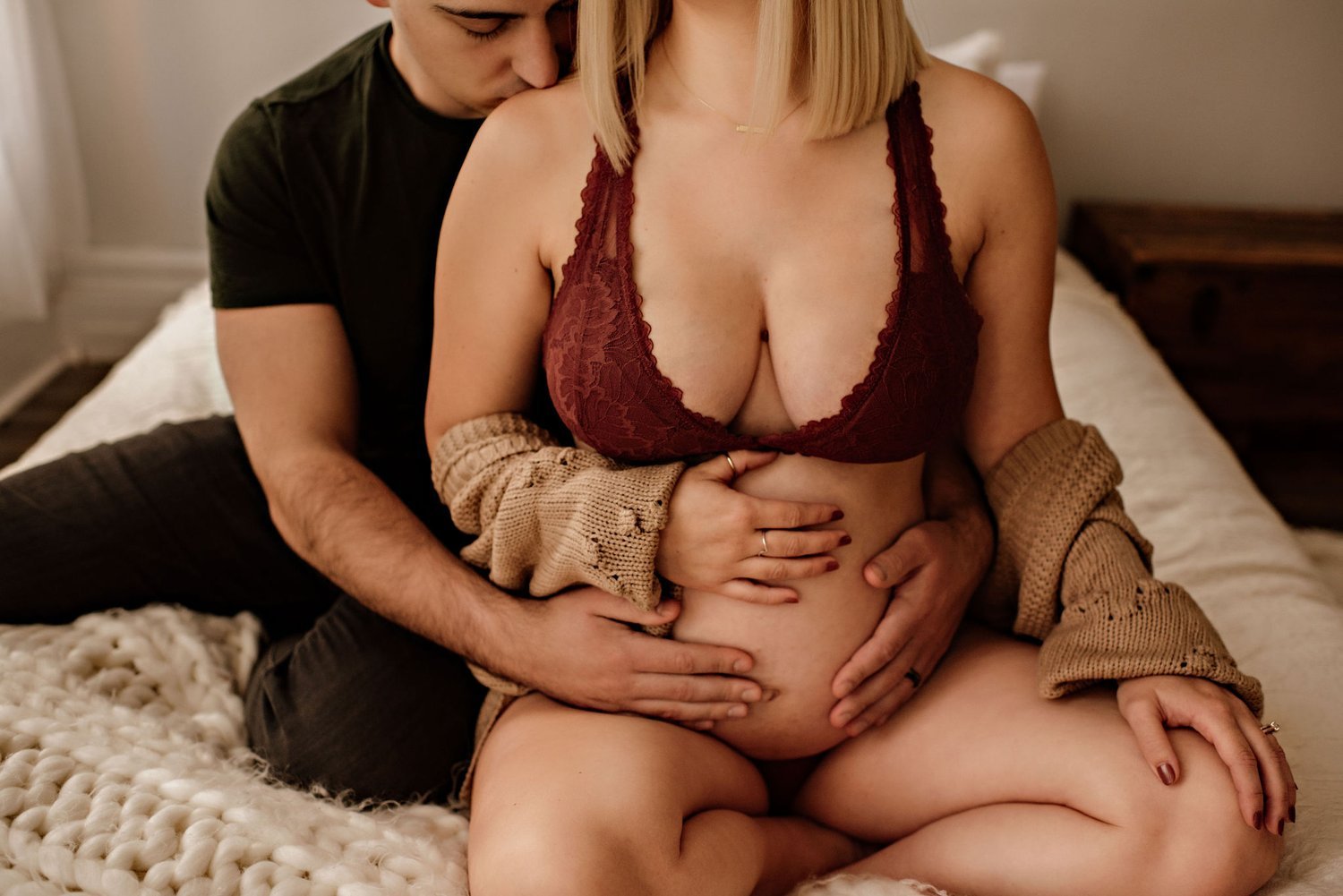 cleveland-ohio-boudoir-maternity-couples-photo-session-lauren-grayson11.jpeg