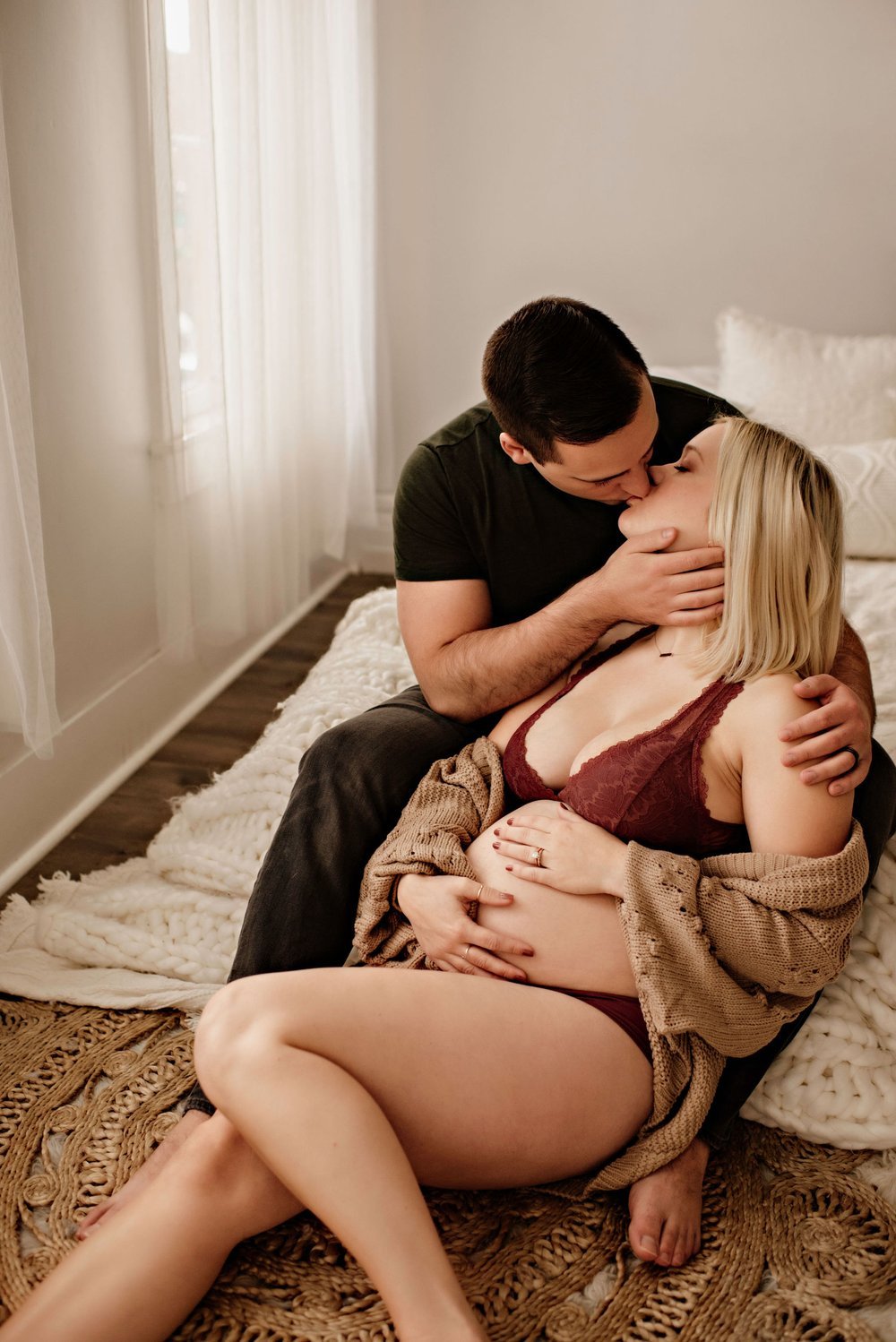 cleveland-ohio-boudoir-maternity-couples-photo-session-lauren-grayson15.jpeg