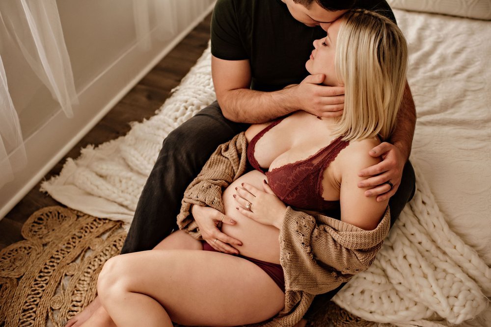 cleveland-ohio-boudoir-maternity-couples-photo-session-lauren-grayson31.jpeg