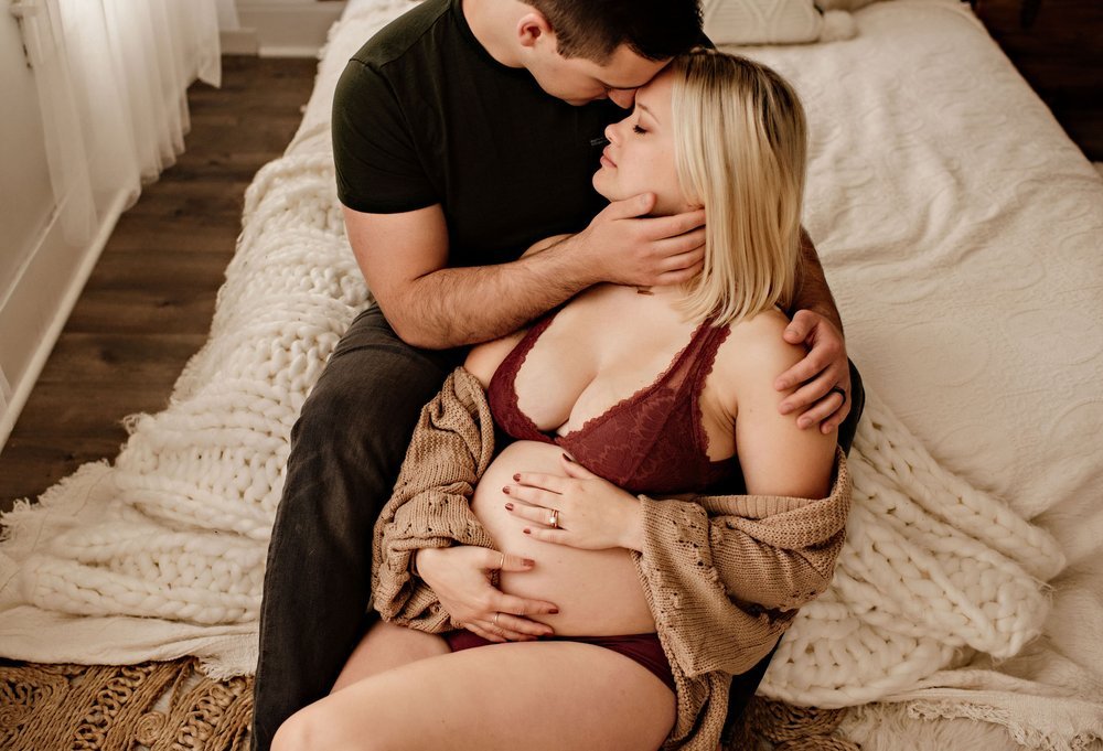 cleveland-ohio-boudoir-maternity-couples-photo-session-lauren-grayson16.jpeg