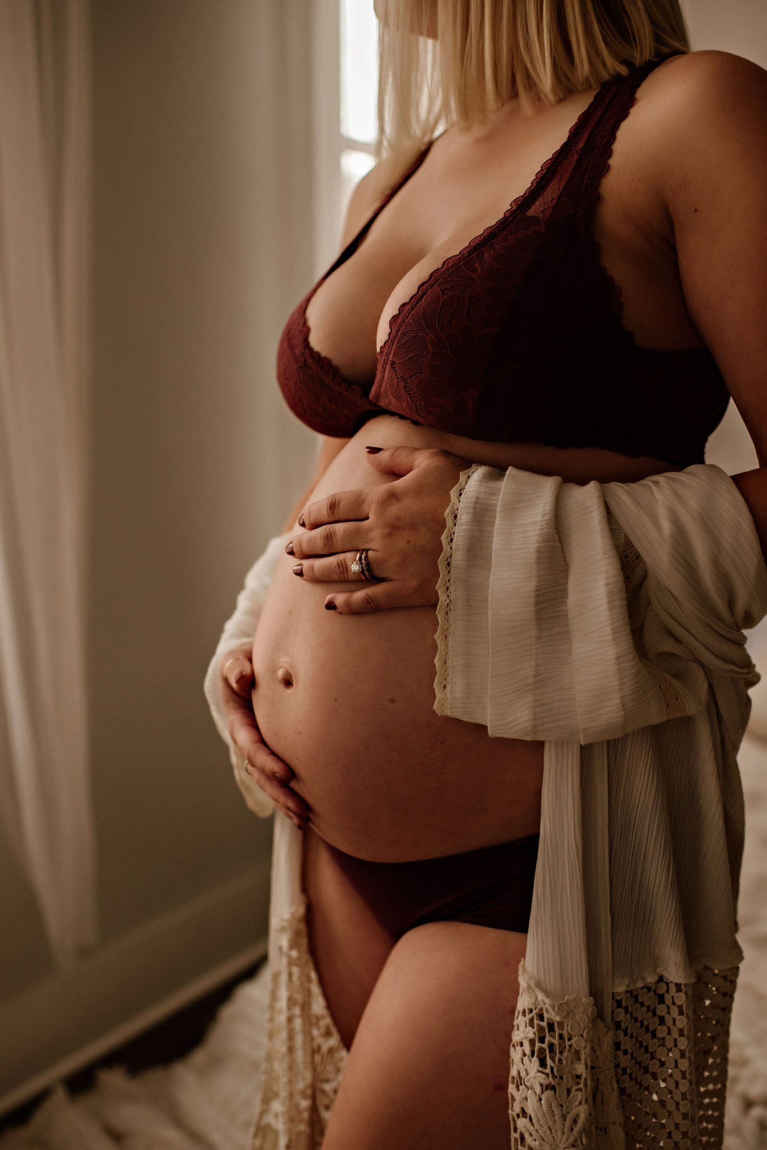 cleveland-ohio-boudoir-maternity-couples-photo-session-lauren-grayson21.jpeg