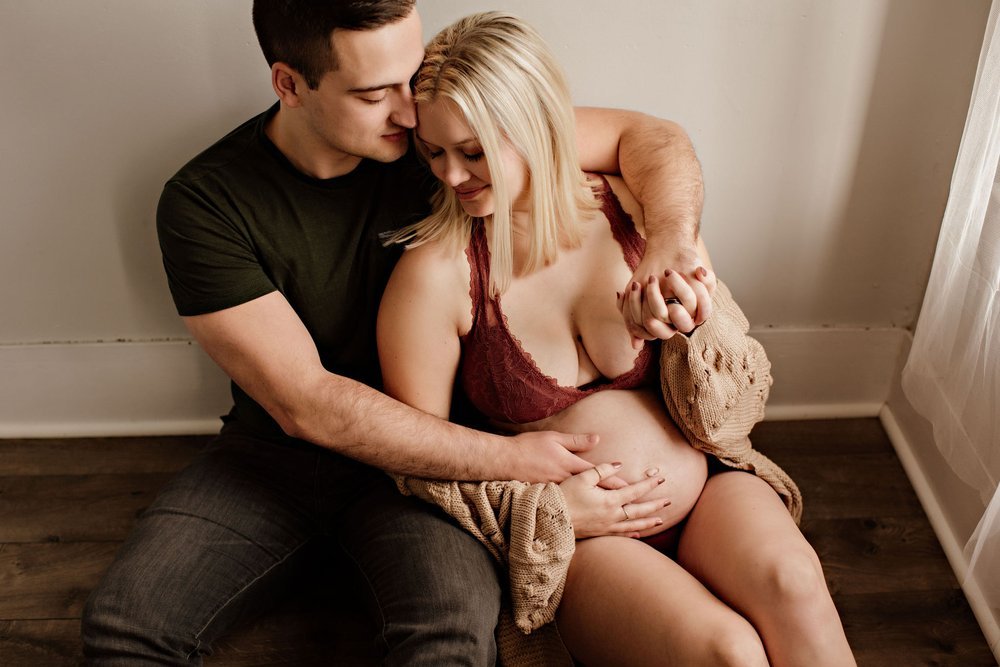 cleveland-ohio-boudoir-maternity-couples-photo-session-lauren-grayson4.jpeg
