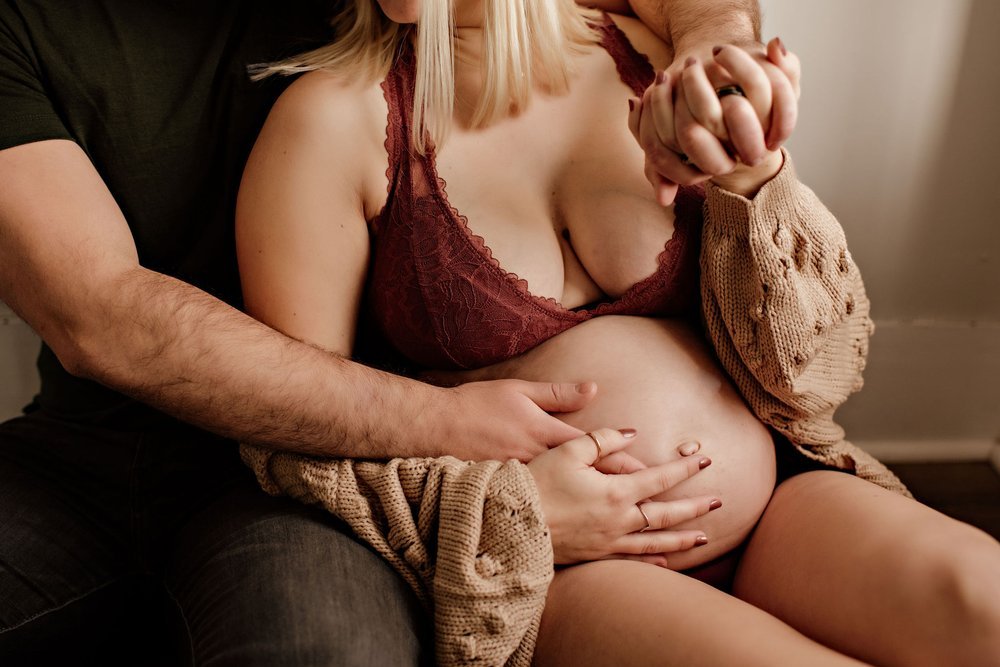 cleveland-ohio-boudoir-maternity-couples-photo-session-lauren-grayson5.jpeg