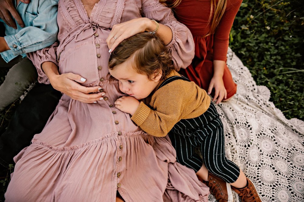 akron-ohio-maternity-family-outdoor-session-lauren-grayson8.jpeg