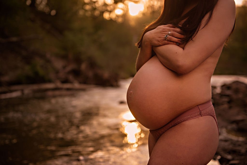 akron-maternity-session-boudoir-nude-photographer-lauren-grayson-14.jpeg
