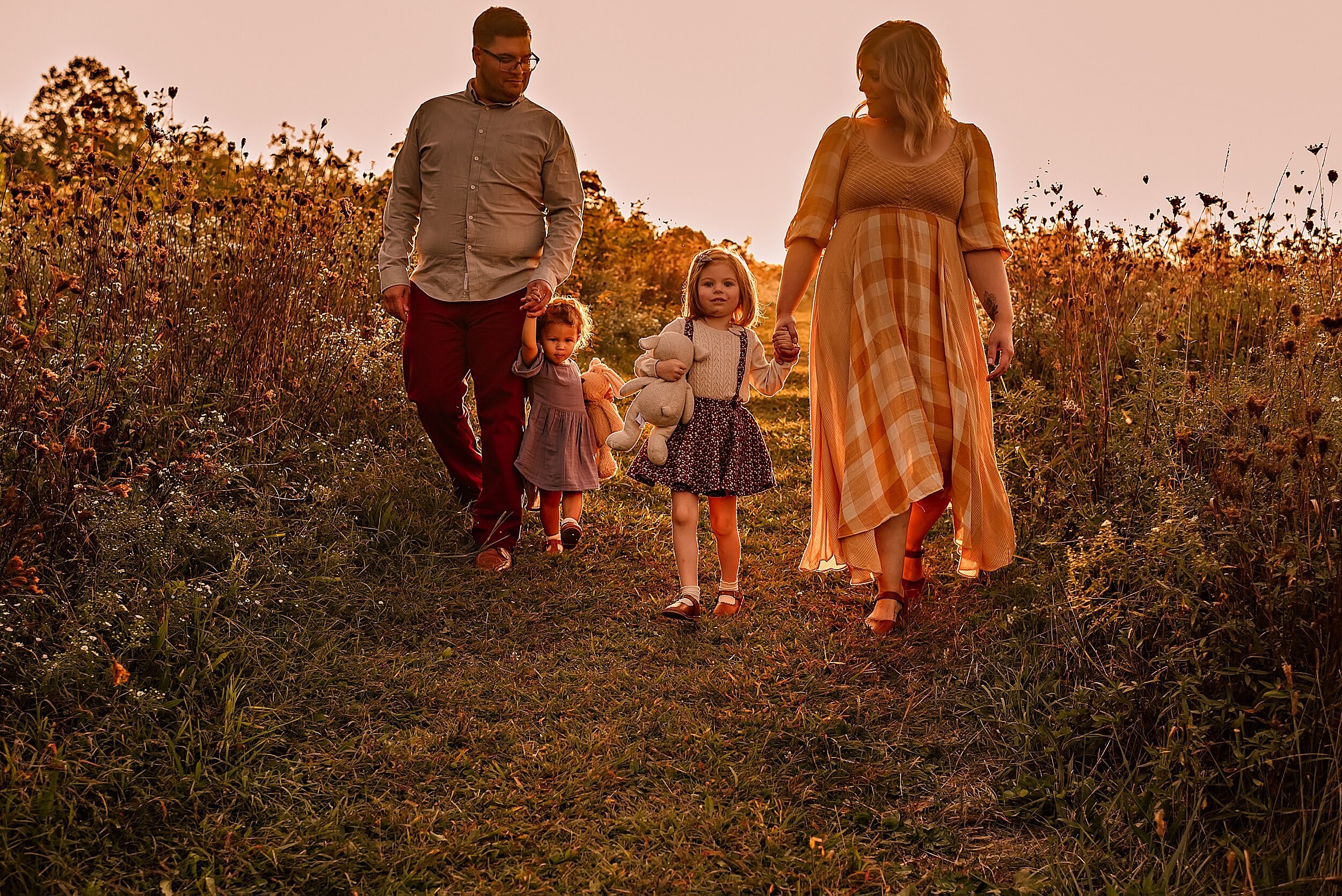 akron-ohio-family-photography-session-summer-sunset-outdoors-with-photographer-lauren-grayson_0295.jpeg