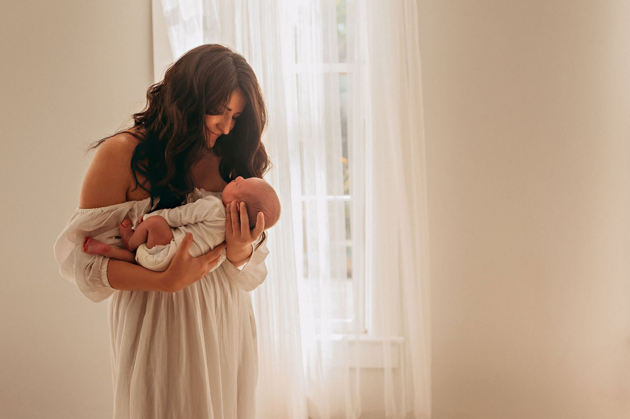 medina-ohio-newborn-photographer-lauren-grayson-studio-mom-baby-photos.jpeg