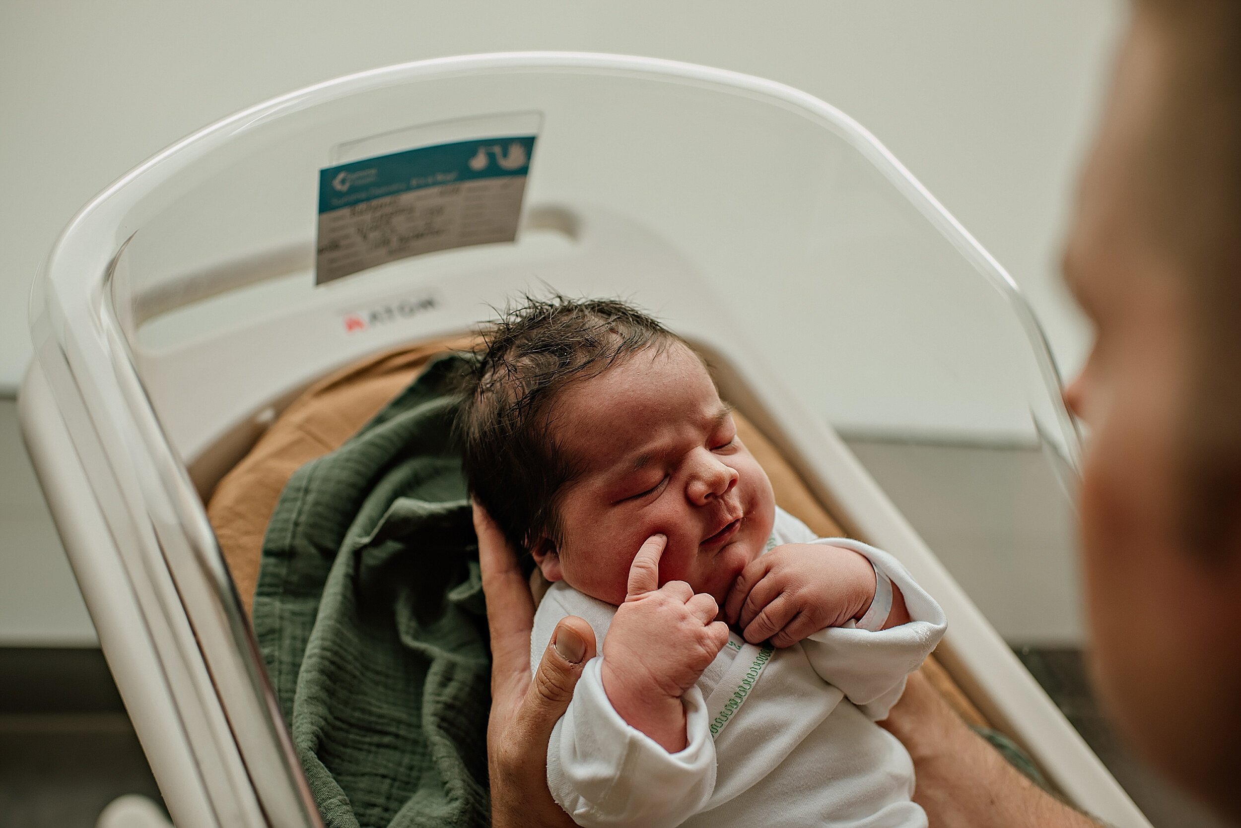 akron-city-ohio-photography-newborn-baby-fresh-48-hospital-session_0259.jpeg