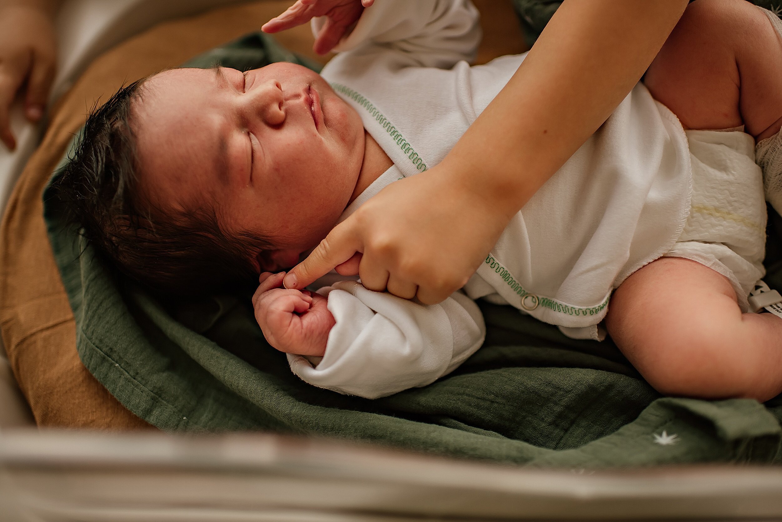 akron-city-ohio-photography-newborn-baby-fresh-48-hospital-session_0253.jpeg