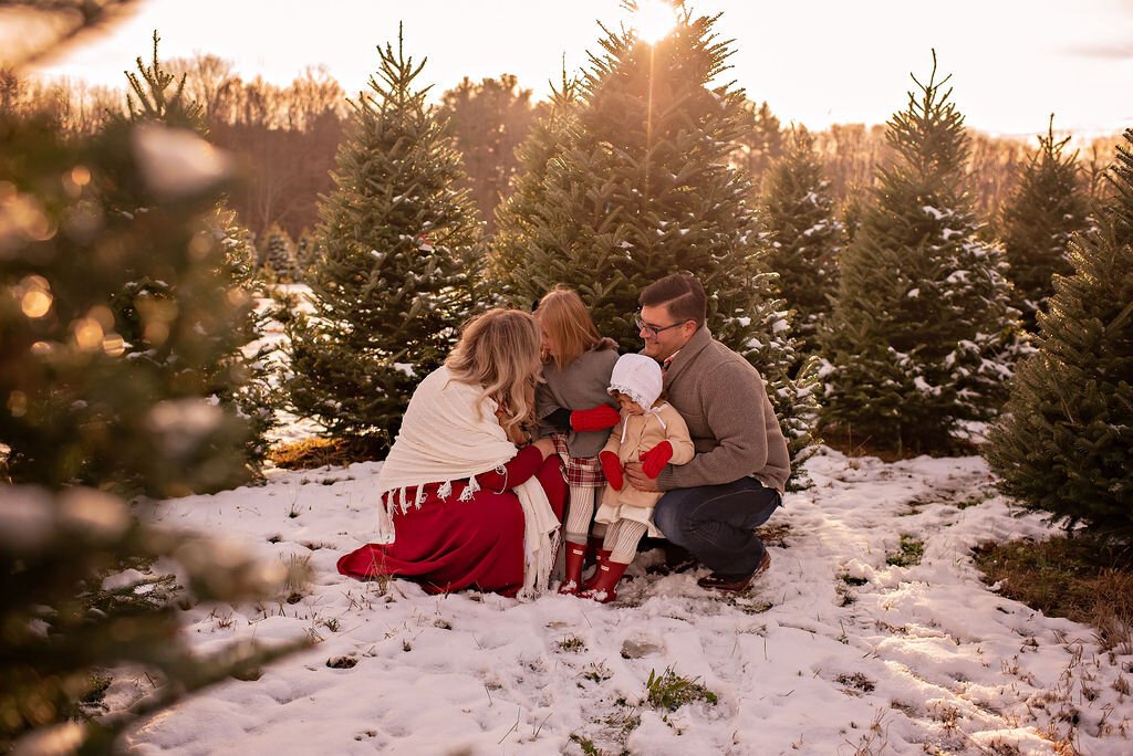 outdoor-winter-snow-tree-farm-christmas-photos-holiday-family-session-sugar-pines-chesterland-ohio (4).jpeg