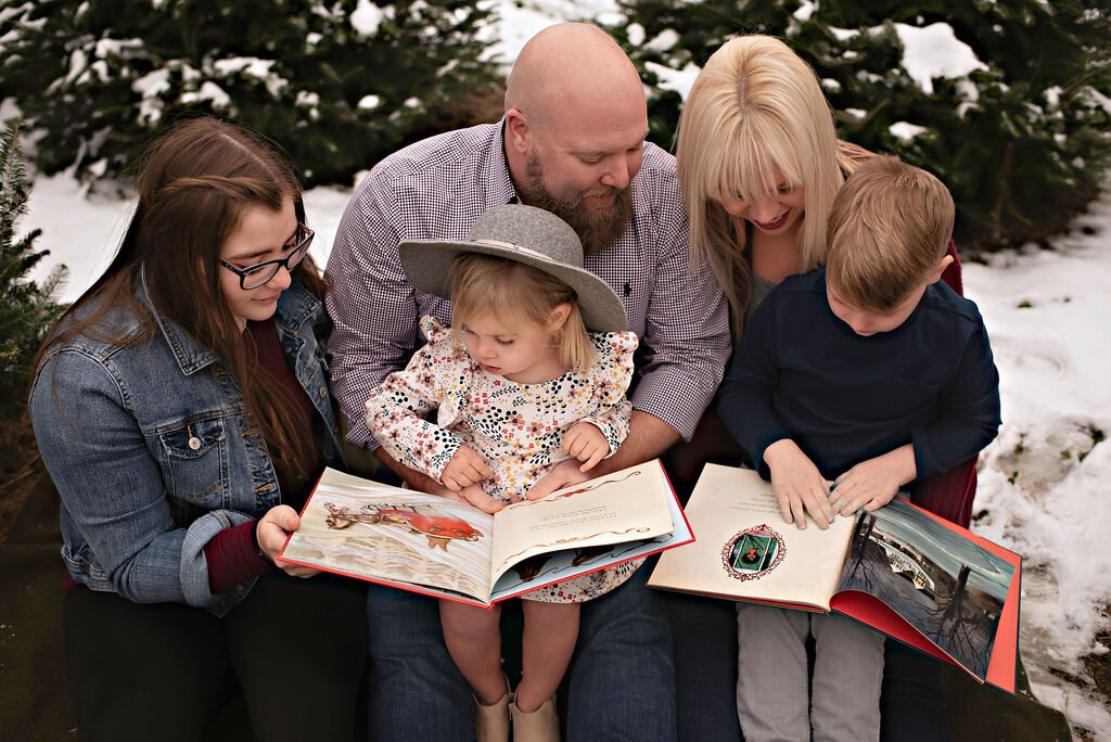 outdoor-winter-snow-tree-farm-christmas-photos-holiday-family-session-sugar-pines-chesterland-ohio (2).jpeg