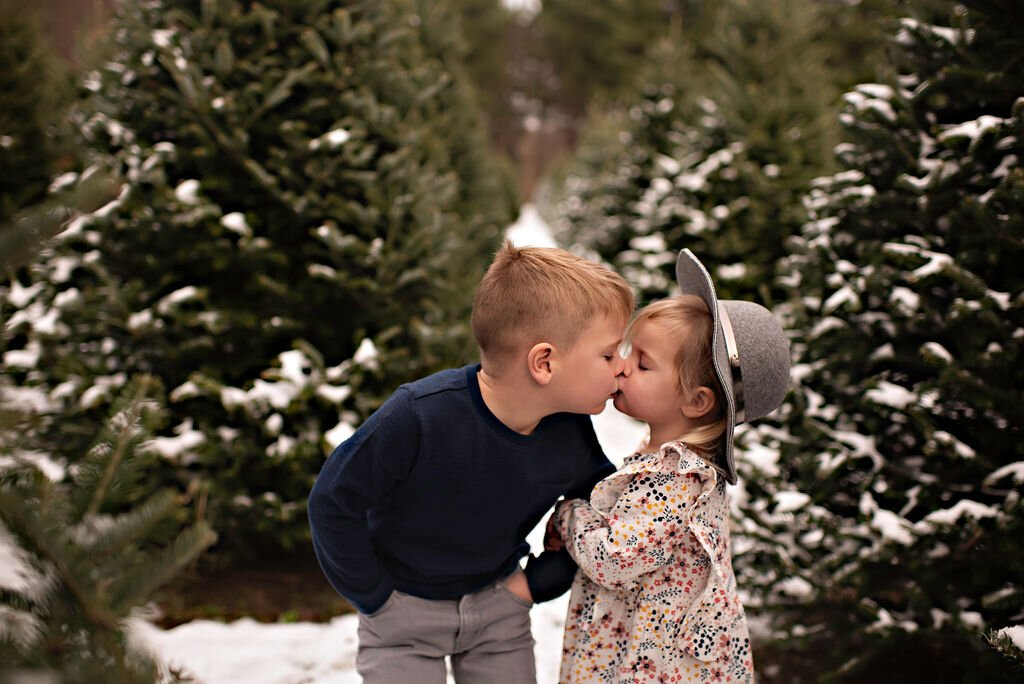 outdoor-winter-snow-tree-farm-christmas-photos-holiday-family-session-sugar-pines-chesterland-ohio (1).jpeg