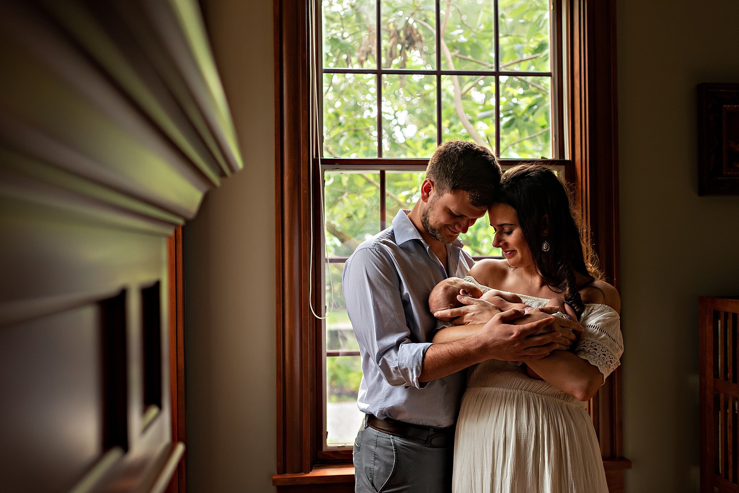 cleveland-ohio-baby-family-newborn-photography-lauren-grayson.jpeg