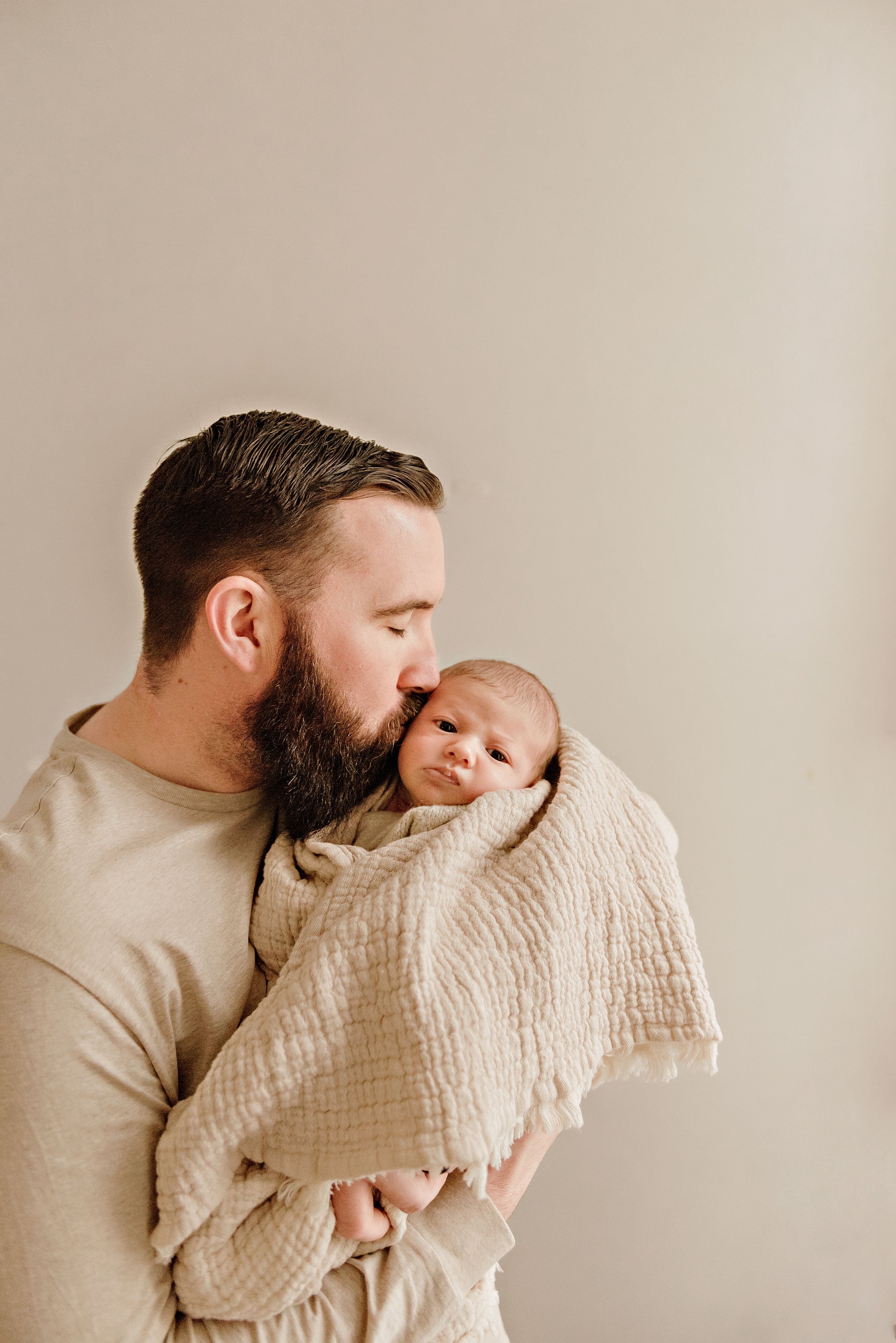 cleveland-ohio-newborn-photographer-lauren-grayson-studio-baby-family-photo-session17.jpg
