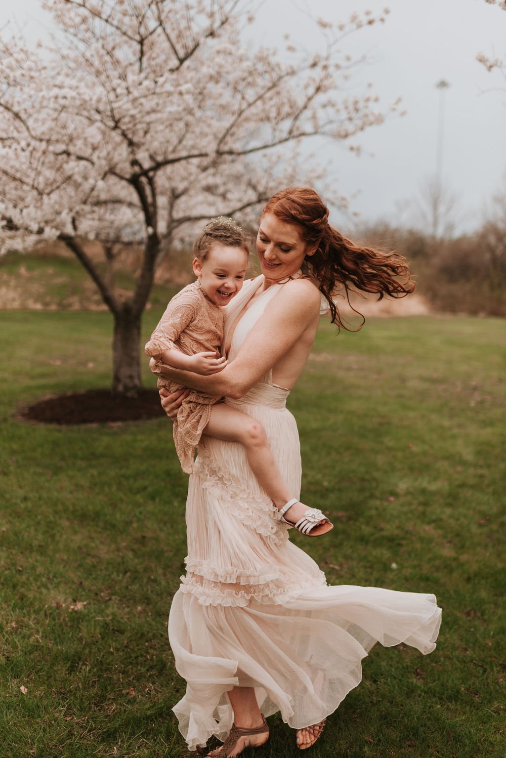 cleveland-ohio-family-mother-daughter-son-outdoor-spring-session-flower-cherry-blossoms27.jpg