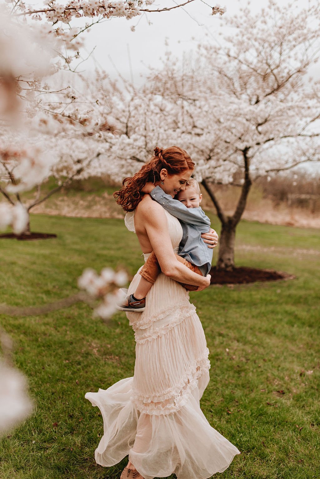 cleveland-ohio-family-mother-daughter-son-outdoor-spring-session-flower-cherry-blossoms8.jpg