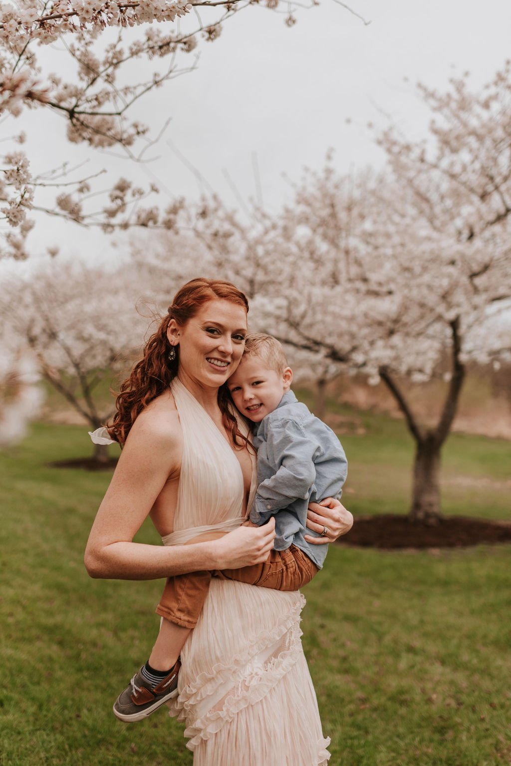 cleveland-ohio-family-mother-daughter-son-outdoor-spring-session-flower-cherry-blossoms10.jpg