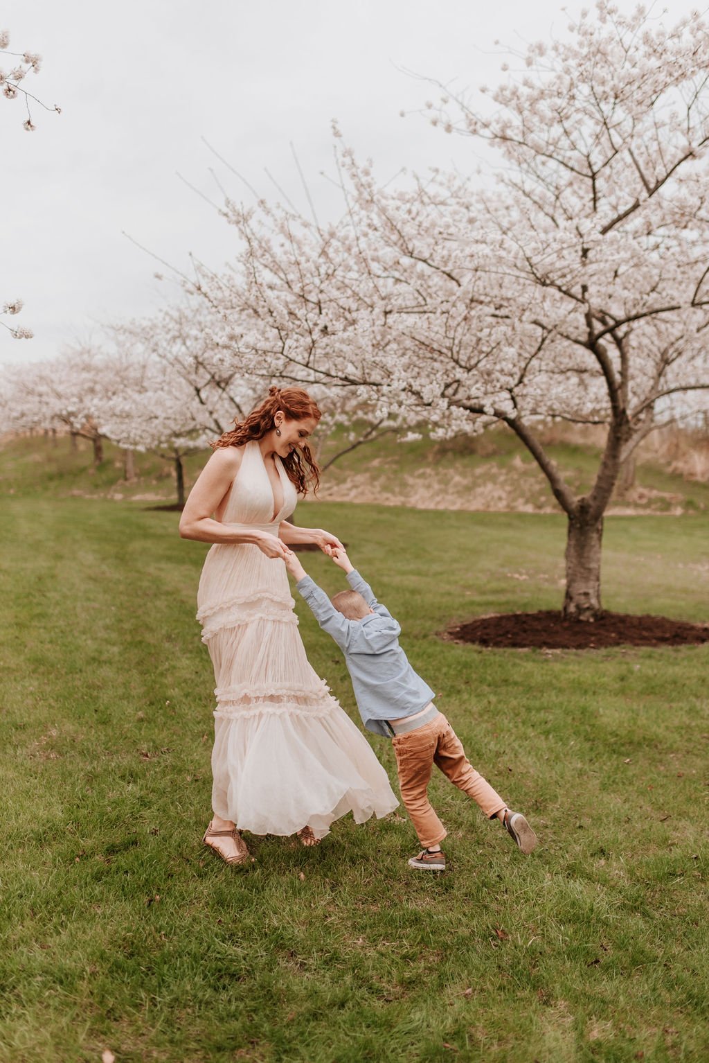 cleveland-ohio-family-mother-daughter-son-outdoor-spring-session-flower-cherry-blossoms1.jpg