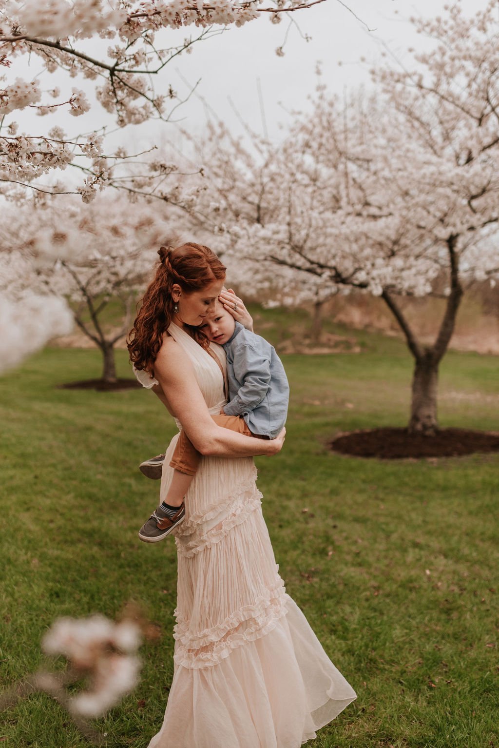 cleveland-ohio-family-mother-daughter-son-outdoor-spring-session-flower-cherry-blossoms7.jpg