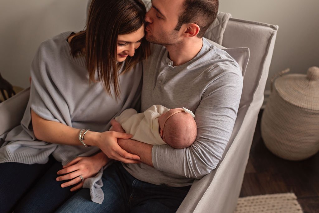 sandusky-ohio-newborn-photographer-home-family-session4.jpg