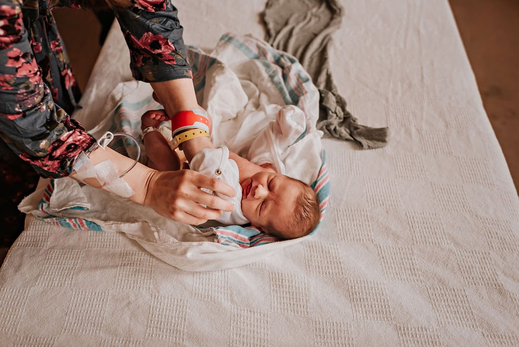 cleveland-ohio-newborn-hospital-family-fresh-48-birth-photographer1.jpg