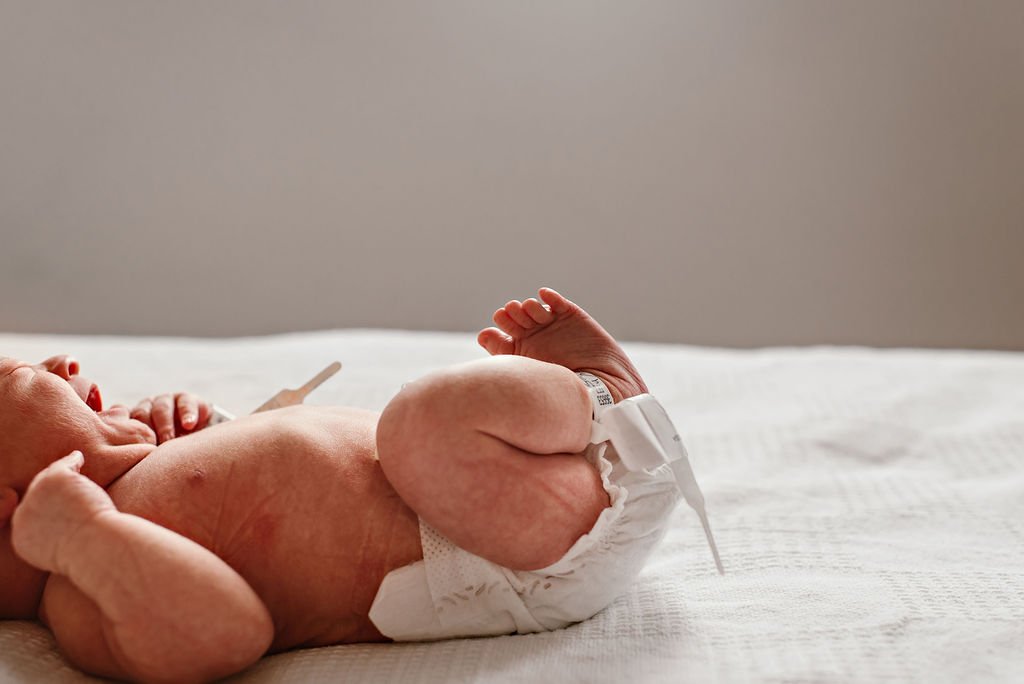 cleveland-ohio-newborn-hospital-family-fresh-48-birth-photographer3.jpg