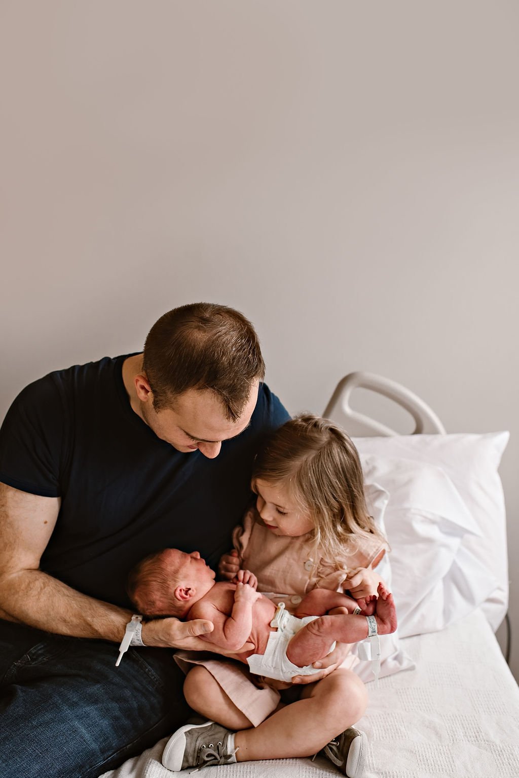 cleveland-ohio-newborn-hospital-family-fresh-48-birth-photographer7.jpg