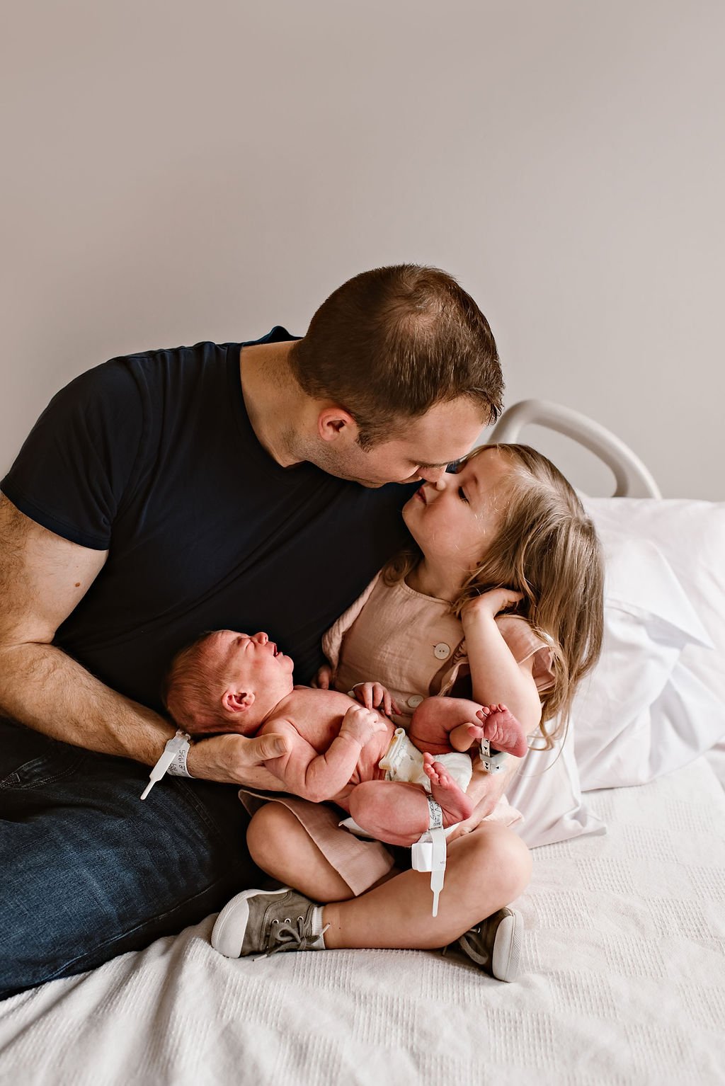 cleveland-ohio-newborn-hospital-family-fresh-48-birth-photographer8.jpg