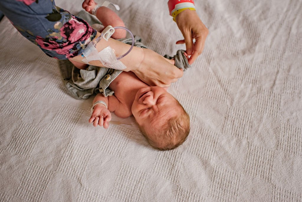 cleveland-ohio-newborn-hospital-family-fresh-48-birth-photographer9.jpg