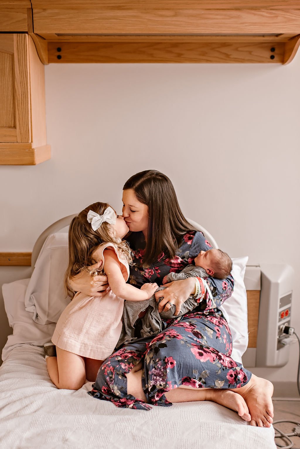 cleveland-ohio-newborn-hospital-family-fresh-48-birth-photographer11.jpg
