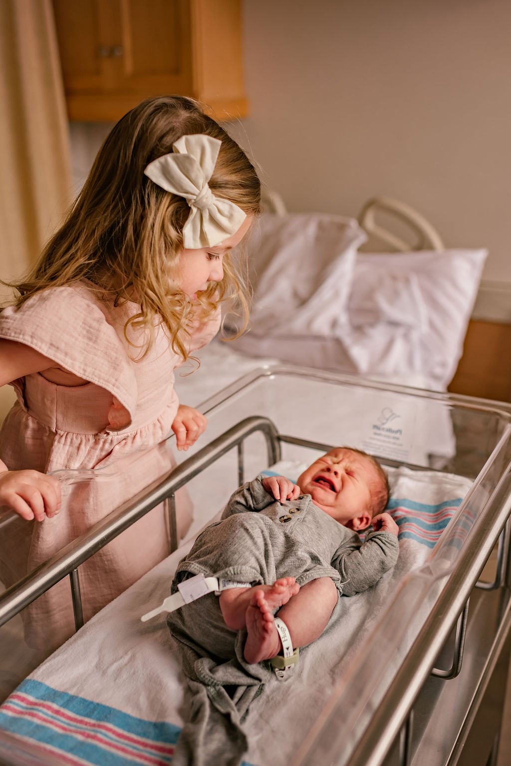 cleveland-ohio-newborn-hospital-family-fresh-48-birth-photographer13.jpg