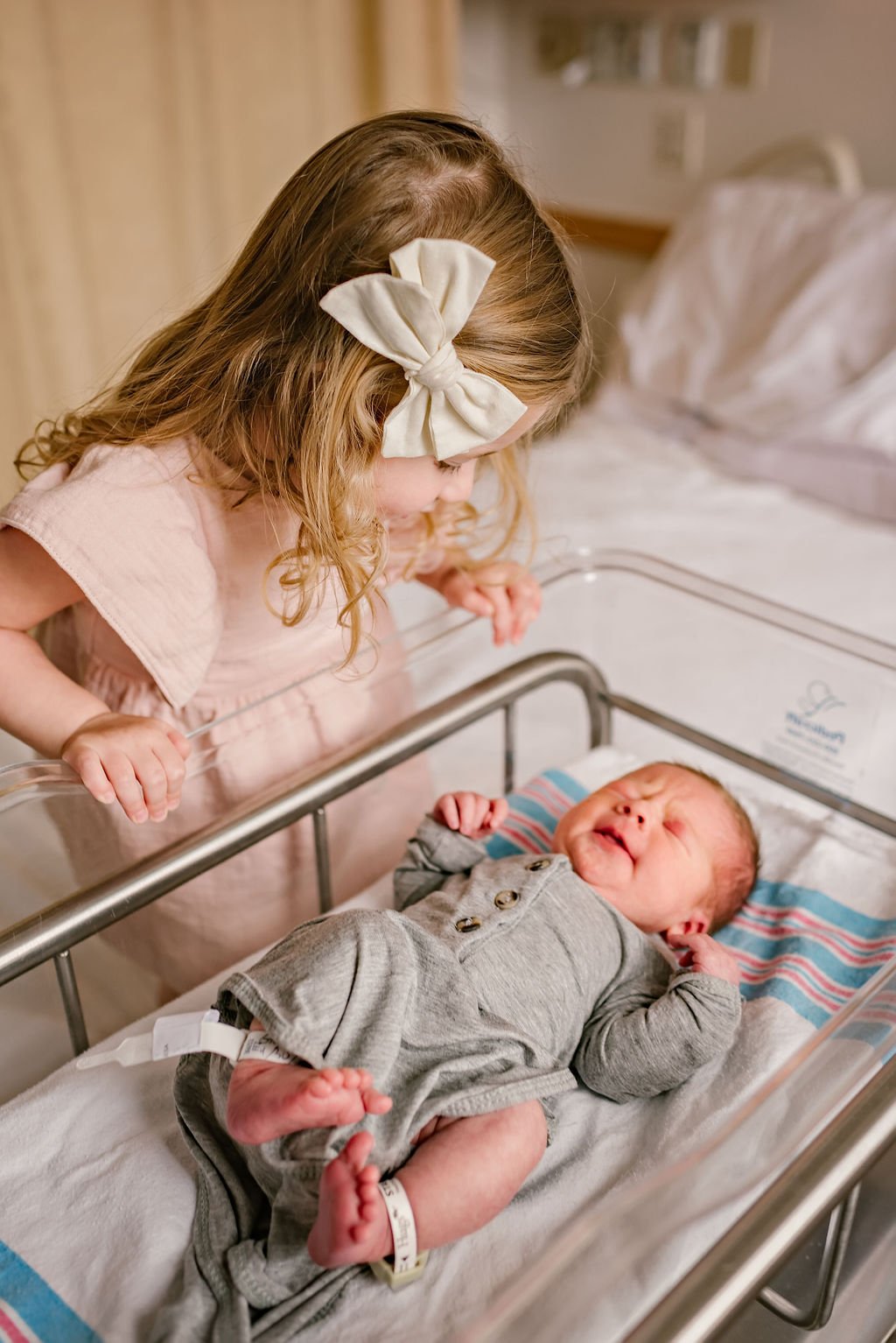 cleveland-ohio-newborn-hospital-family-fresh-48-birth-photographer15.jpg