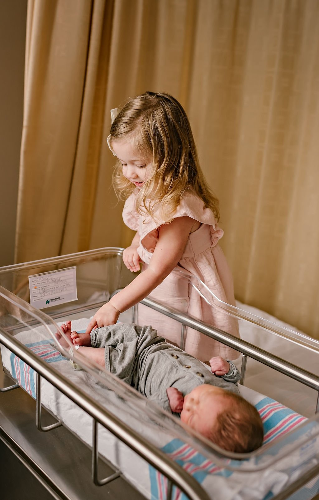 cleveland-ohio-newborn-hospital-family-fresh-48-birth-photographer16.jpg