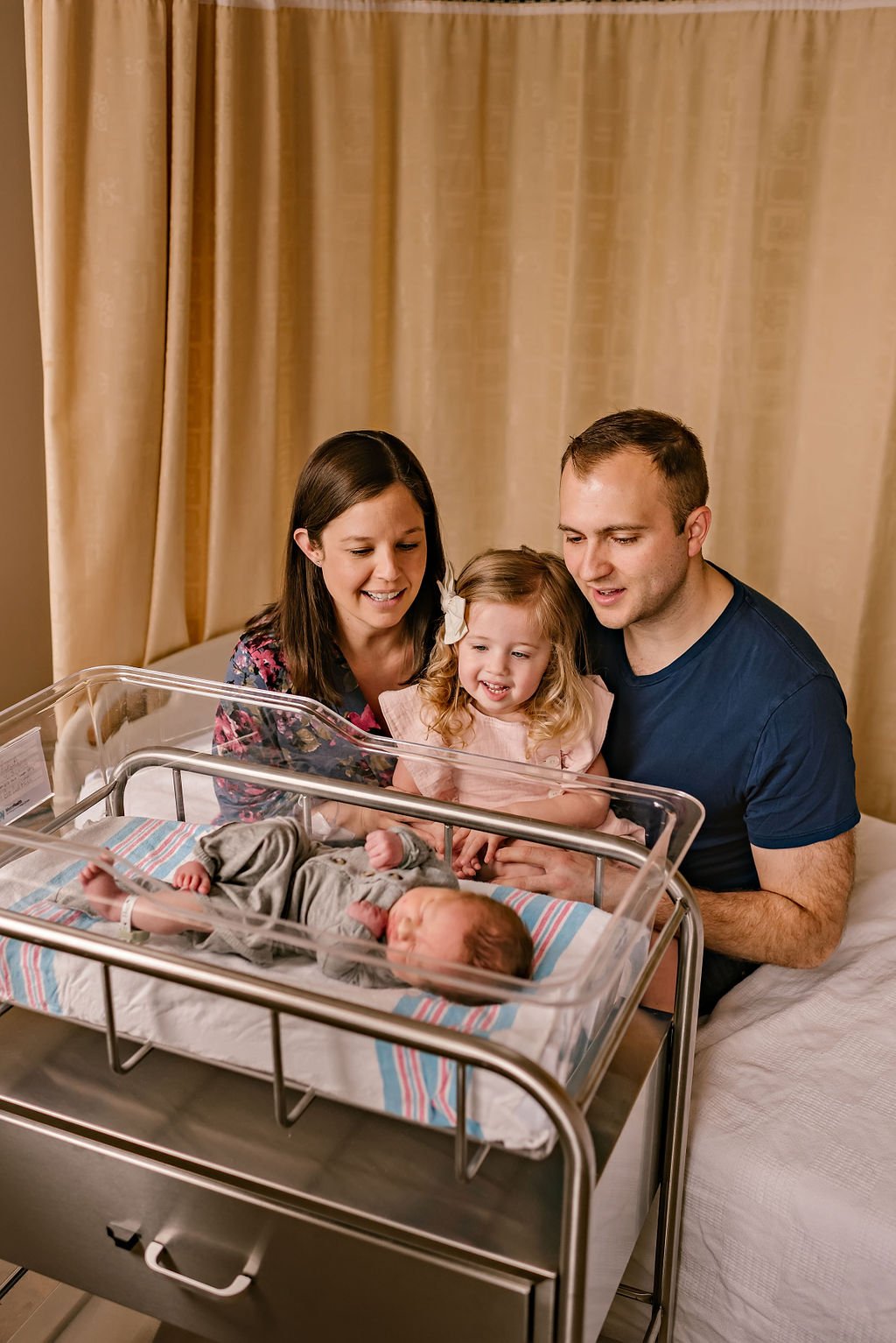 cleveland-ohio-newborn-hospital-family-fresh-48-birth-photographer17.jpg