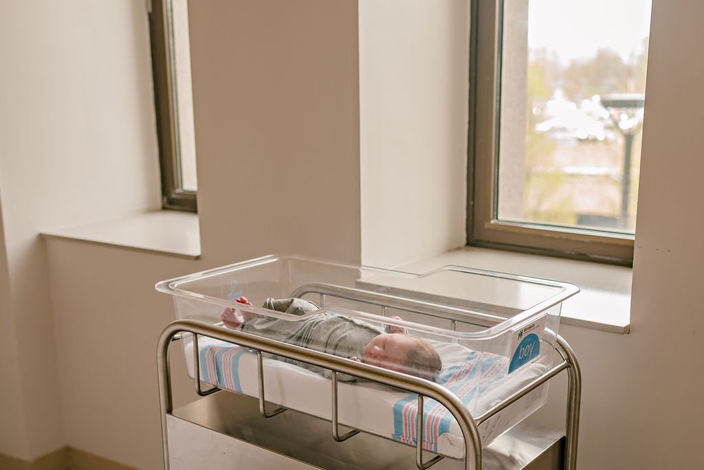 cleveland-ohio-newborn-hospital-family-fresh-48-birth-photographer22.jpg