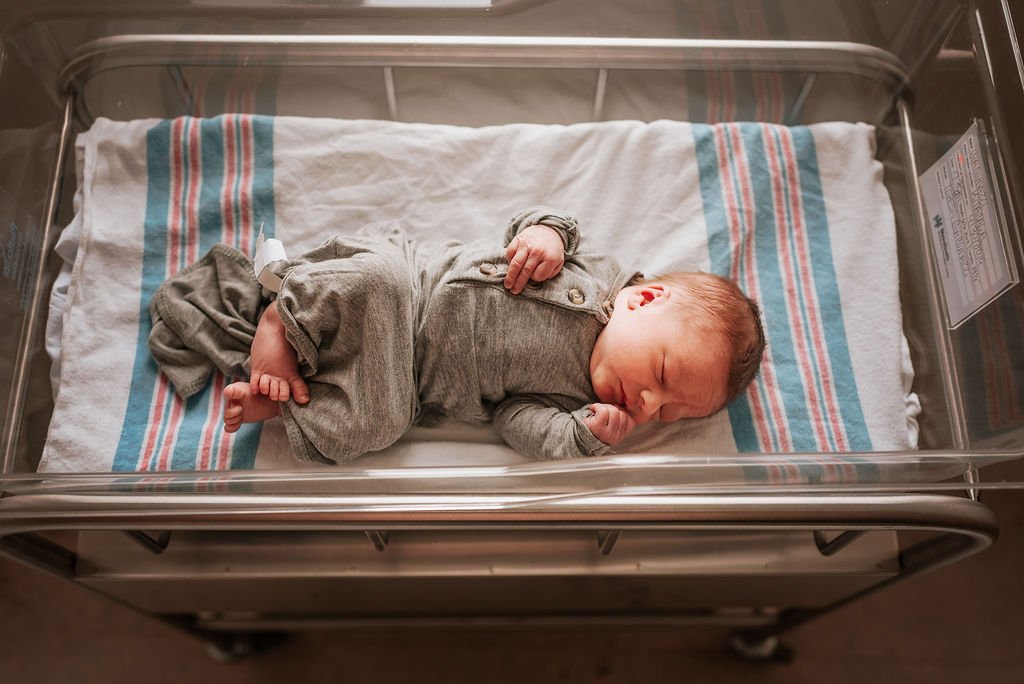 cleveland-ohio-newborn-hospital-family-fresh-48-birth-photographer25.jpg