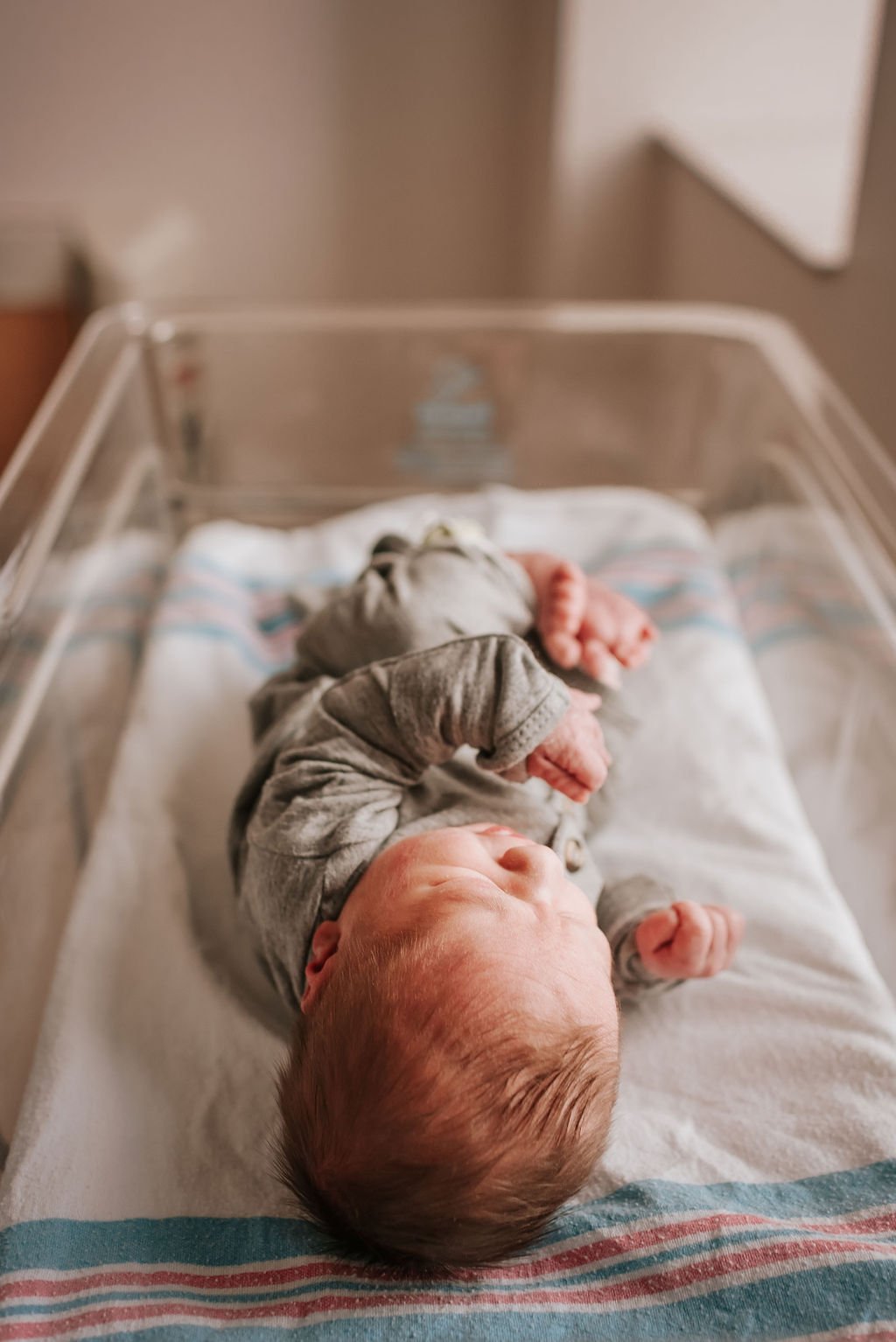 cleveland-ohio-newborn-hospital-family-fresh-48-birth-photographer27.jpg