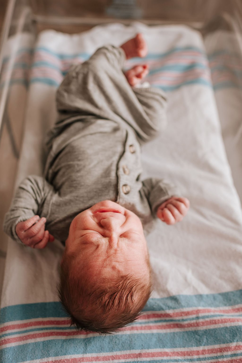 cleveland-ohio-newborn-hospital-family-fresh-48-birth-photographer28.jpg