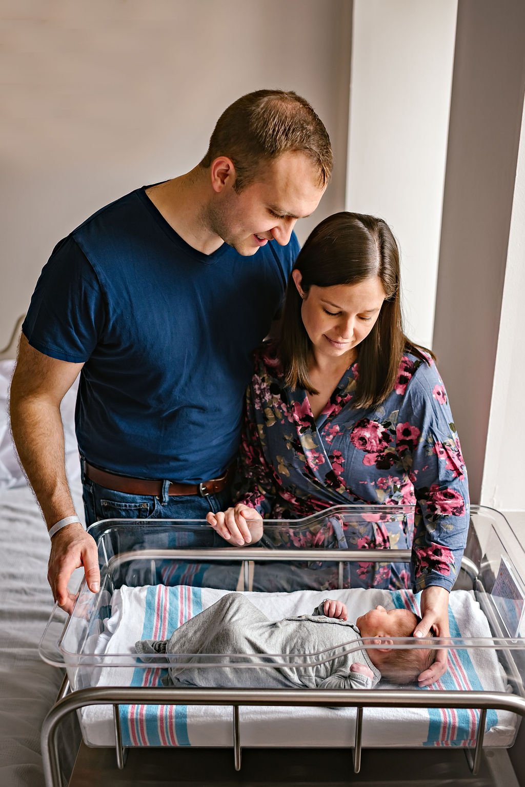 cleveland-ohio-newborn-hospital-family-fresh-48-birth-photographer33.jpg