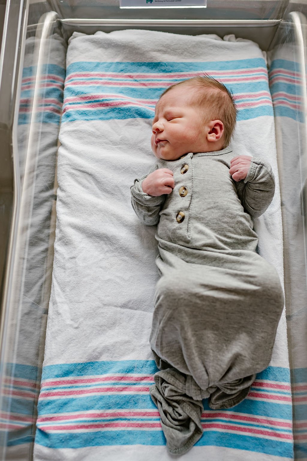 cleveland-ohio-newborn-hospital-family-fresh-48-birth-photographer34.jpg