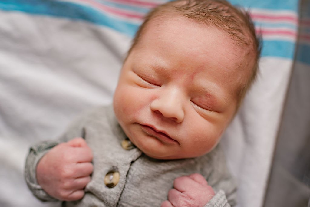 cleveland-ohio-newborn-hospital-family-fresh-48-birth-photographer35.jpg