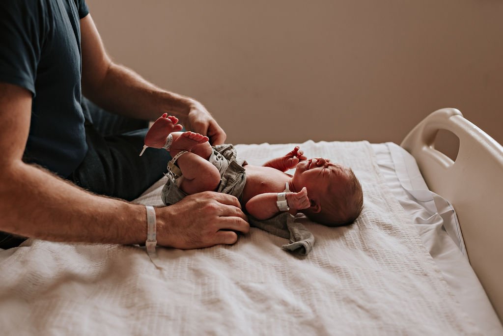 cleveland-ohio-newborn-hospital-family-fresh-48-birth-photographer40.jpg