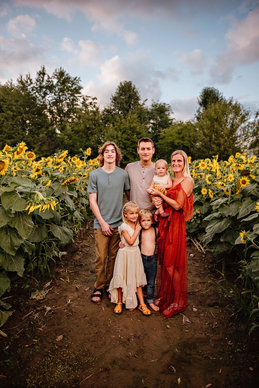 akron-ohio-family-photography-sunflower-field-session2.jpg