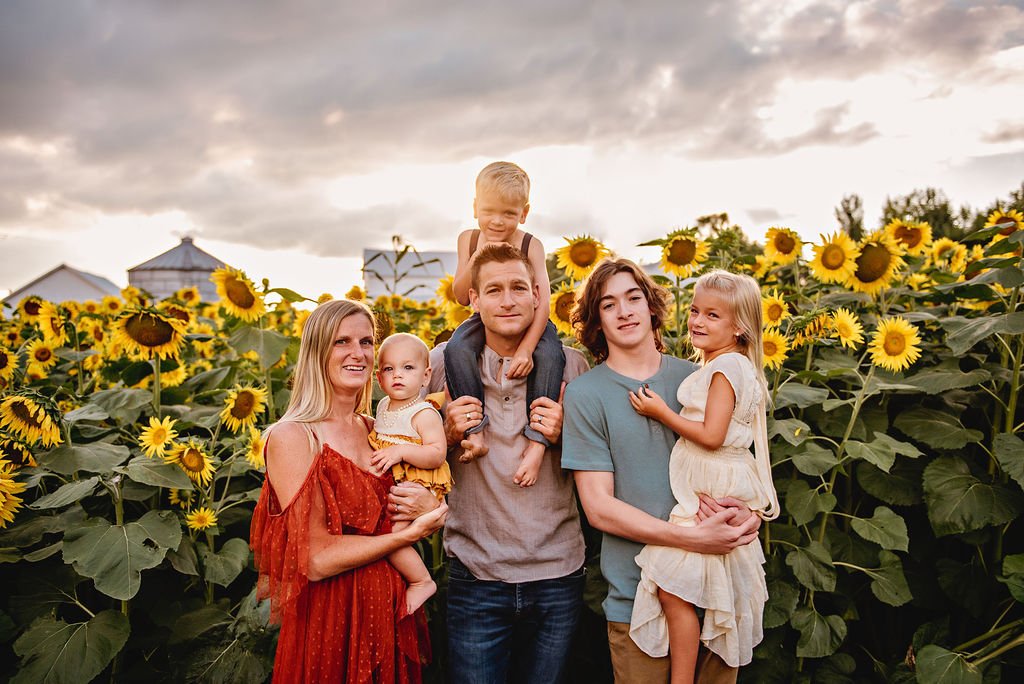 akron-ohio-family-photography-sunflower-field-session3.jpg