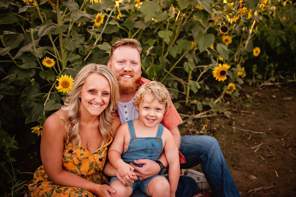 cleveland-ohio-family-photography-sunflower-field-1.jpg