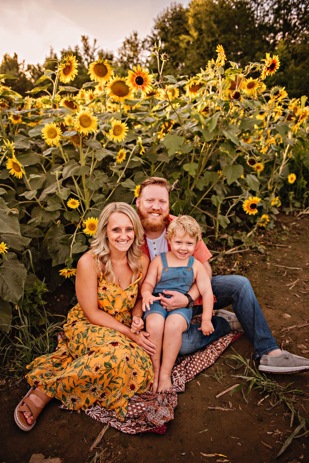 cleveland-ohio-family-photography-sunflower-field-2.jpg